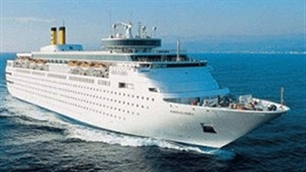 Foreign tourists to Ha Long Bay by Sea