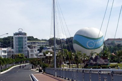 Take a panoramic view of Nha Trang from a hot-air balloon