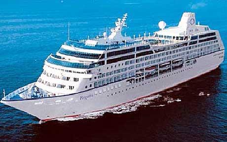 Thousands of foreign tourists brought to Vietnam by Luxury Cruise Ship 