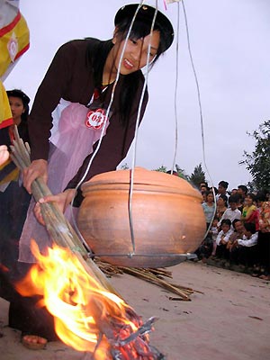 Rice cooking competition in Vietnam Culture