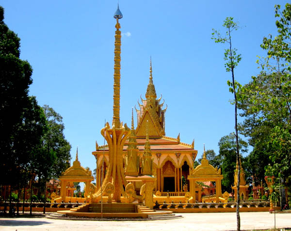 Visiting Vam Ray pagoda, Tra Vinh 