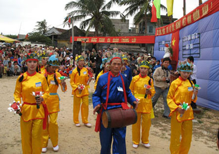 “Sac bua” singing recognised as national intangible cultural heritage